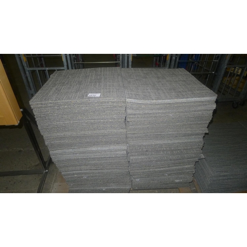 1010 - 1 pallet containing approx 200 grey patterned carpet tiles each at 500mm x 500mm