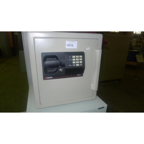 1016 - 1 fire resisting safe by Sentry type S3817 supplied with key and combination