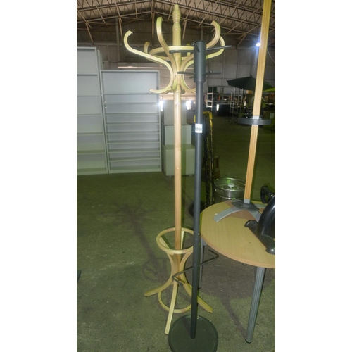 1066 - 2 hat / coat stands (1 wood & 1 metal)