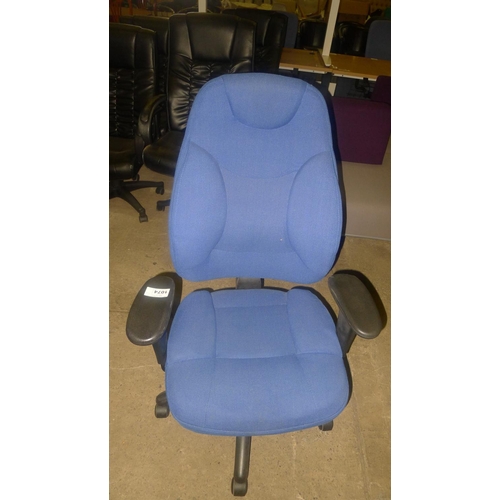 1074 - 1 blue upholstered office swivel chair