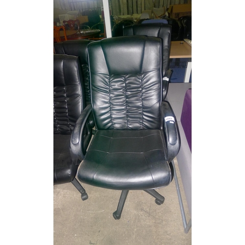 1082 - 1 black upholstered office swivel chair