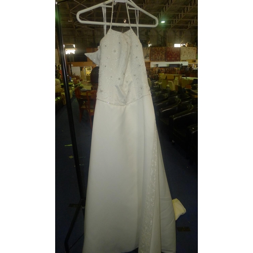 1111 - 1 wedding dress by Alfred Angelo, size 14, RRP £375