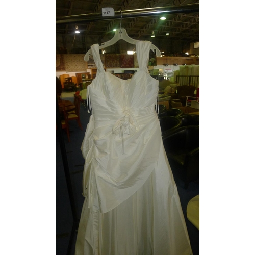 1117 - 1 wedding dress by Amani, size 14, RRP £415