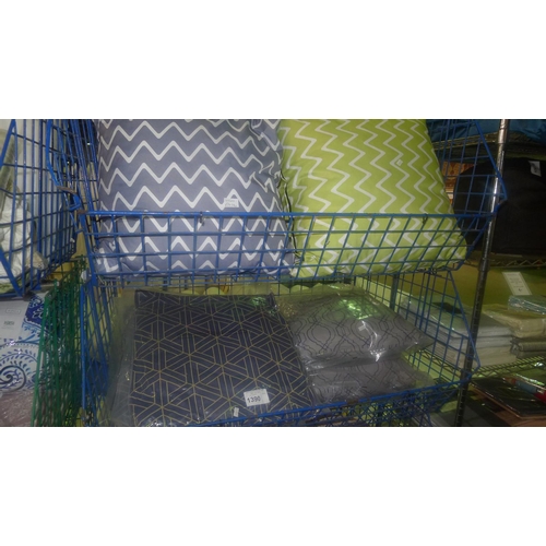 1390 - A quantity of various cushions. Contents of 2 mesh stacking baskets which are not included