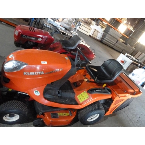 2271 - 1 ride on lawn mower by Kubota type GR1600-II, 515 hours, with grass collection box. Engine and deck... 