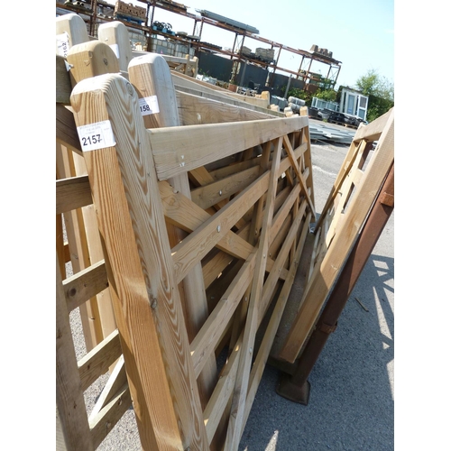 2157 - 1 wooden gate width approx 3.22m