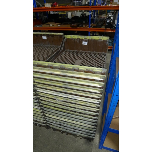 3340 - 17 plastic stacking trays