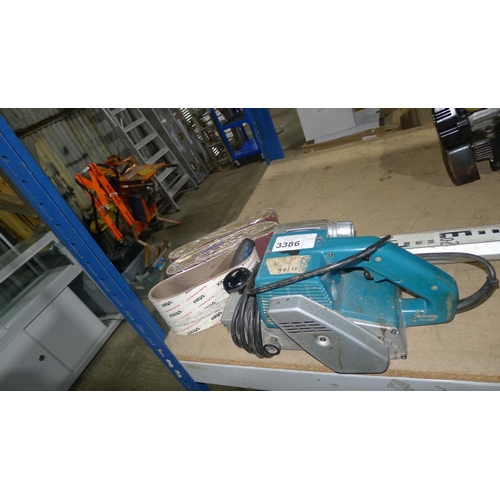 3386 - 1 belt sander by Makita type 9401, 240v with several spare 100mm sanding belts