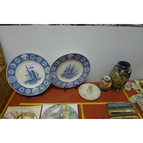 658 - A small quantity of miscellaneous decorative chinaware