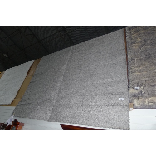 700 - A large plain light grey carpet 400cm x 300cm