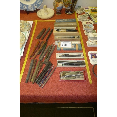 660 - A collection of miscellaneous vintage pens and pencils etc