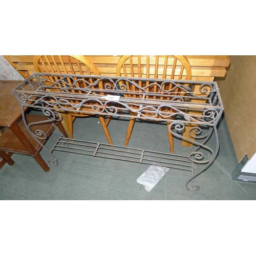 102 - 1 metal plant stand