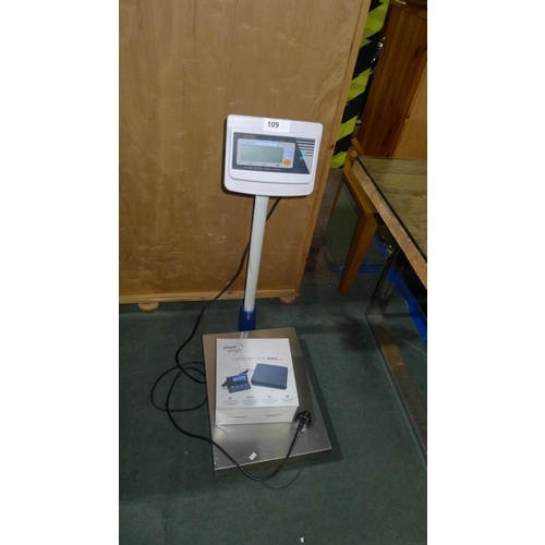 109 - 1 set of platform scales by Digi type DS-530, 240v (2kg minimum / 300kg maximum) & 1 Smart Weigh shi... 