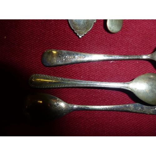 604 - A quantity of miscellaneous silver & white metal small spoons and trinkets and various small yellow ... 