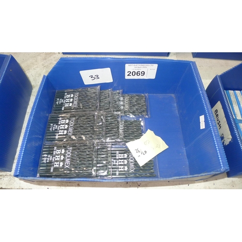 2069 - 1 box containing 150 HSS jobber drill bits - 7/32 inch