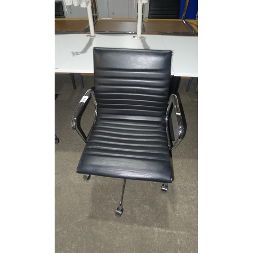 1079 - 1 black upholstered chrome framed office swivel chair