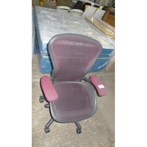 1113 - 1 Herman Miller Aeron office swivel chair