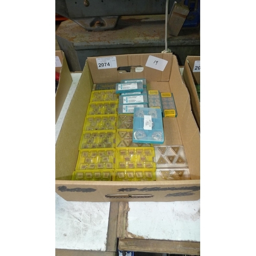 2074 - 1 box containing a quantity of various milling / turning tips