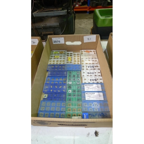 2076 - 1 box containing a quantity of various milling / turning tips