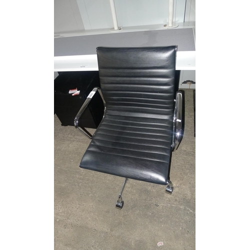 1075 - 1 black upholstered chrome framed office swivel chair