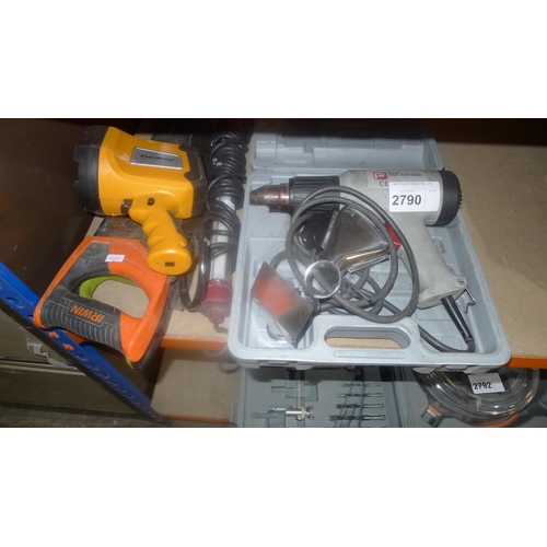 2790 - 1 heat gun 240v, 1 inspection light 240v, 2 hand saws & 1 rechargeable light with no power supply