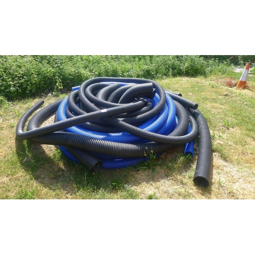 3000 - A quantity of blue and black plastic perforated drainage pipe