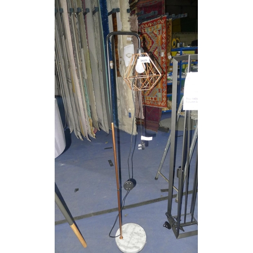 3435 - 1 freestanding floor lamp in black and brass with marble effect base