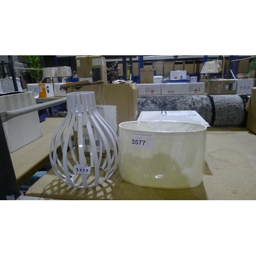 3577 - 2 various lampshades