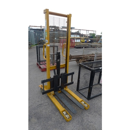 2988A - 1 manual hydraulic stacker model SDJA1000, capacity 1000kg, max lift height 1600mm (Asset)