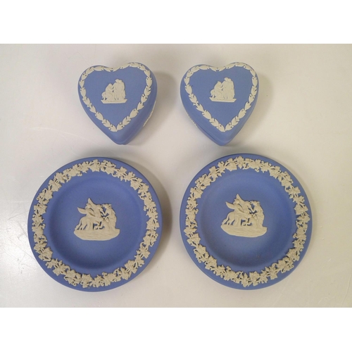 276 - 2 small Wedgwood Jasper ware dishes and 2 Wedgwood jasperware heart-shaped trinket boxes with covers