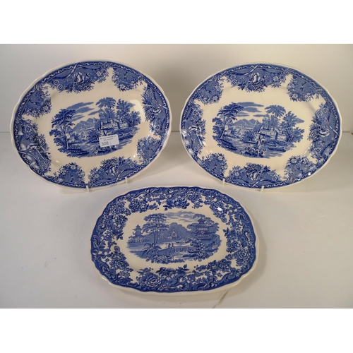 308 - 3 blue and white decorated Wedgwood dresser plates