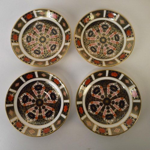 341 - A set of 4 Royal Crown Derby old Imari 1128 breakfast cups and saucers. With boxes