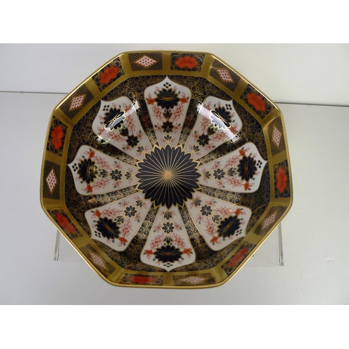 352 - A Royal Crown Derby old Imari 1128 octagonal bowl 24cm diameter