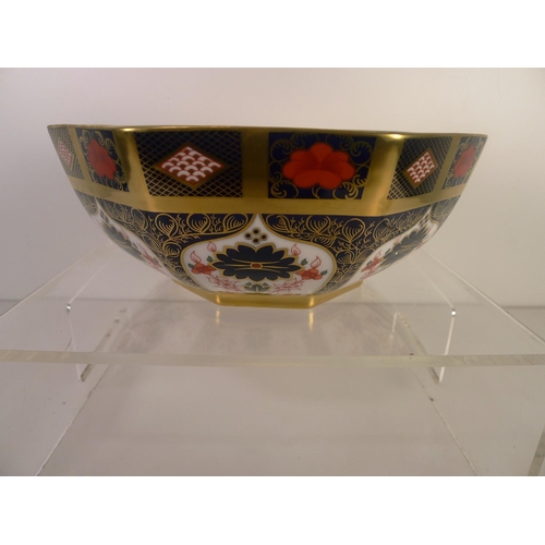 352 - A Royal Crown Derby old Imari 1128 octagonal bowl 24cm diameter