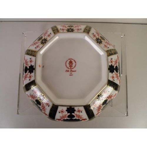 352 - A Royal Crown Derby old Imari 1128 octagonal bowl 24cm diameter