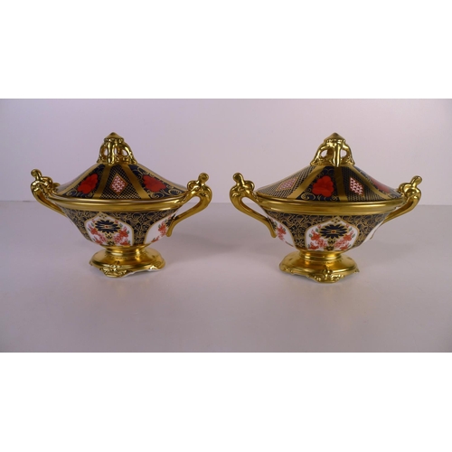 367 - A pair of Royal Crown Derby old Imari 1128 urns with covers, 14cm tall, with boxes