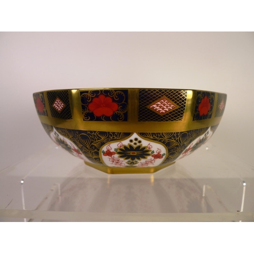 368 - A Royal Crown Derby old Imari 1128 octagonal bowl 21 cm diameter with box