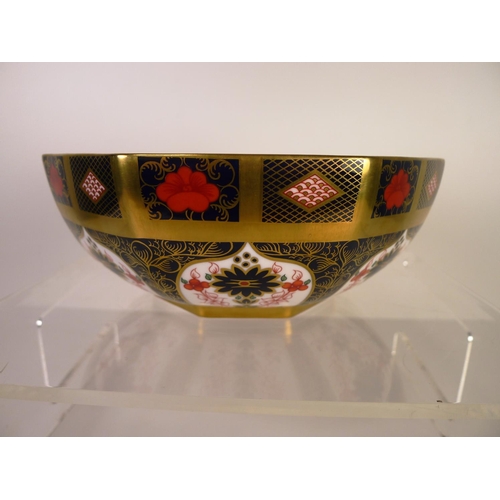 368 - A Royal Crown Derby old Imari 1128 octagonal bowl 21 cm diameter with box