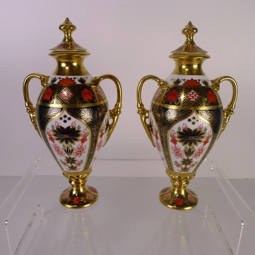 375 - A pair of Royal Crown Derby old Imari 1128 Tissington vases with lids, 20 cm tall, with boxes