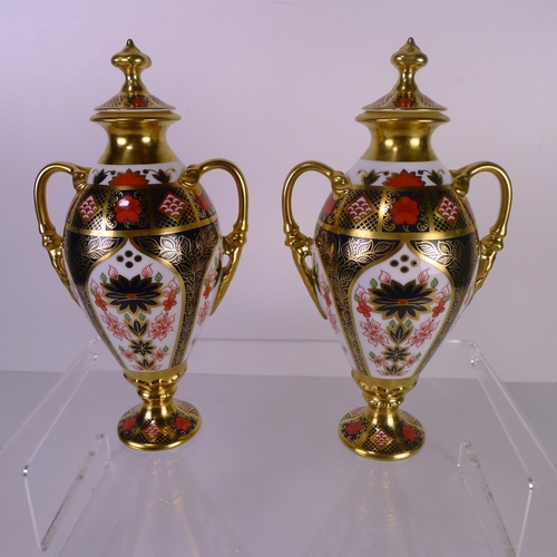 375 - A pair of Royal Crown Derby old Imari 1128 Tissington vases with lids, 20 cm tall, with boxes