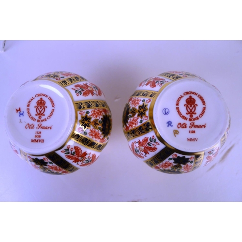 379 - A pair of Royal Crown Derby old Imari 1128 viola vases, 8cm tall, with boxes