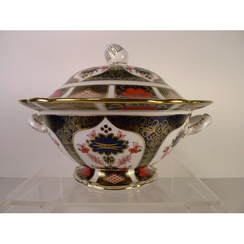 409 - A Royal Crown Derby old Imari 1128 two-handled tureen with cover, 22cm tall