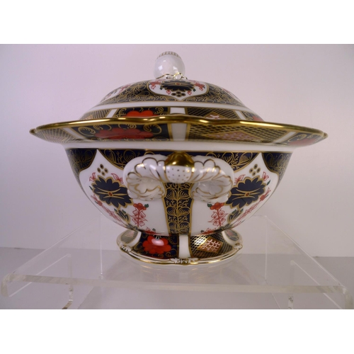 409 - A Royal Crown Derby old Imari 1128 two-handled tureen with cover, 22cm tall