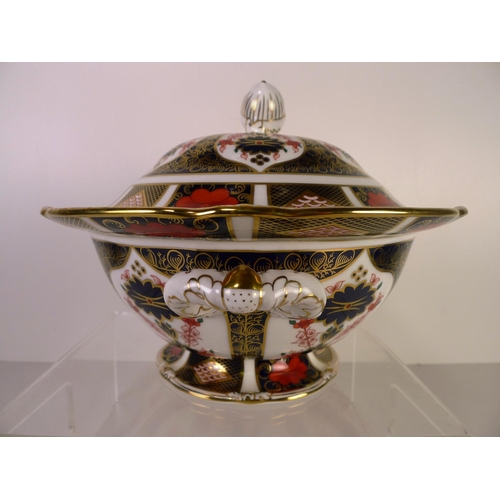 409 - A Royal Crown Derby old Imari 1128 two-handled tureen with cover, 22cm tall