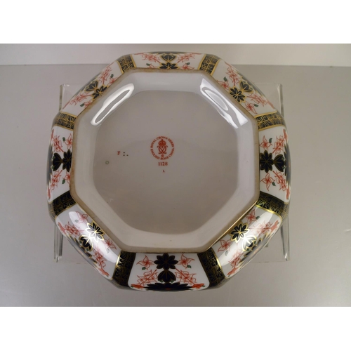 414 - A Royal Crown Derby old Imari 1128 octagonal bowl, 28cm diameter, with box