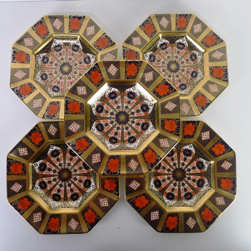 429 - 5 Royal Crown Derby old Imari 1128 octagonal plates, 22cm diameter, with boxes