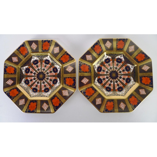 429 - 5 Royal Crown Derby old Imari 1128 octagonal plates, 22cm diameter, with boxes