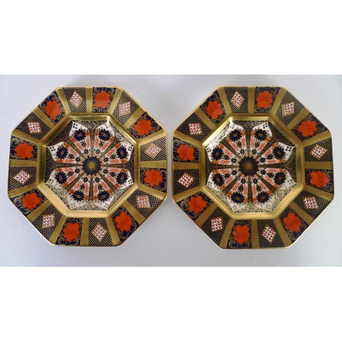 429 - 5 Royal Crown Derby old Imari 1128 octagonal plates, 22cm diameter, with boxes