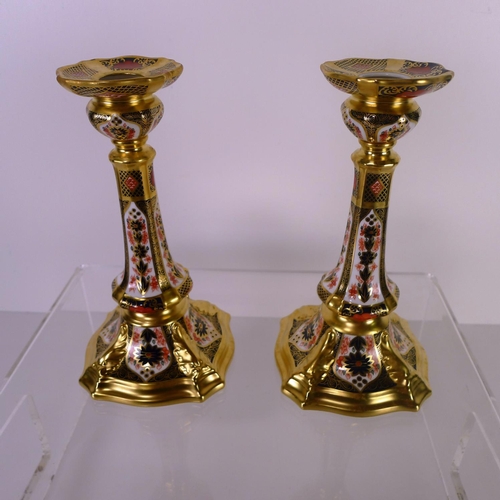 441 - A pair of Royal Crown Derby old Imari 1128 castleton candlesticks, 18cm tall