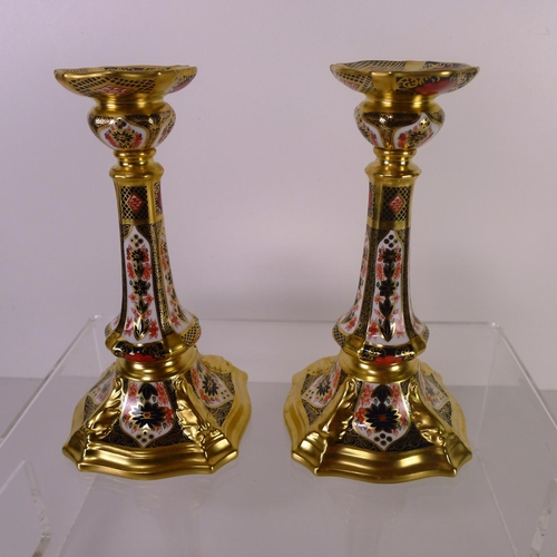 441 - A pair of Royal Crown Derby old Imari 1128 castleton candlesticks, 18cm tall